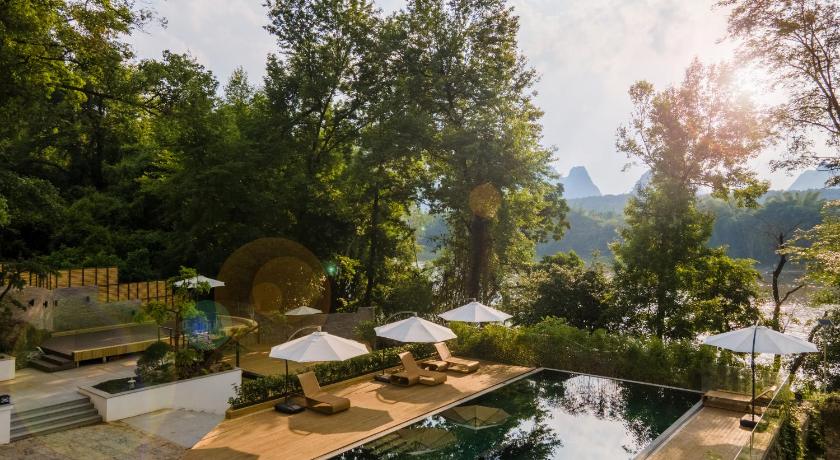 Yangshuo Yangshuo River Lodge Hotel - Airport or TS Free pick up over 3 nights 4-Star Guesthouse suite