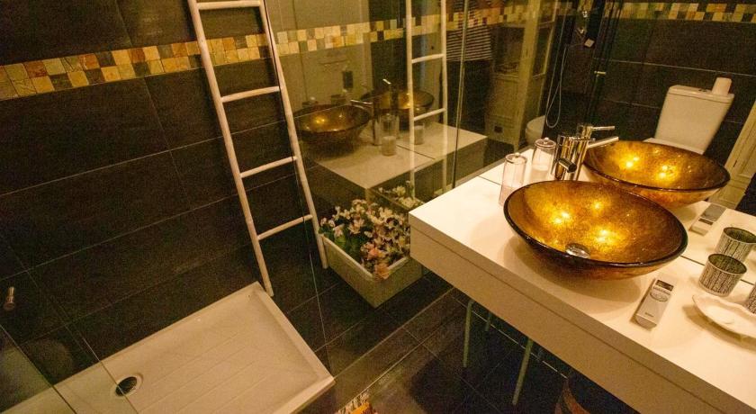 3 bedrooms house with enclosed garden and wifi at Gondiaes photo