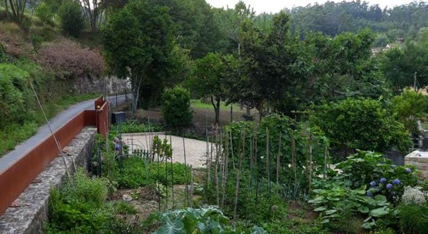 3 bedrooms house with enclosed garden and wifi at Gondiaes photo