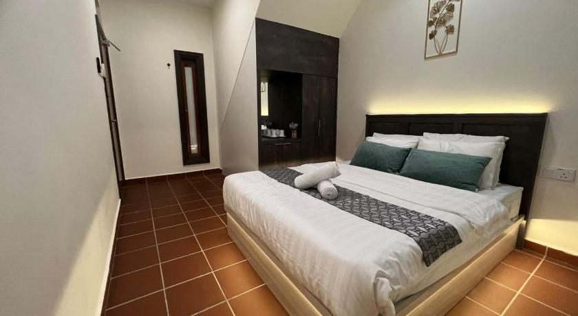 Image of Deluxe Suite Family 0