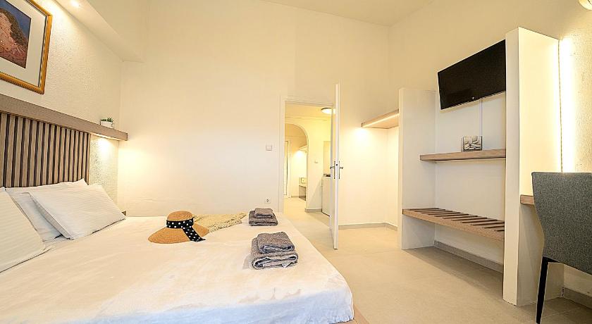 Image of Superior One-Bedroom Apartment with Sea View ( 2 Adults + 2 children) 3