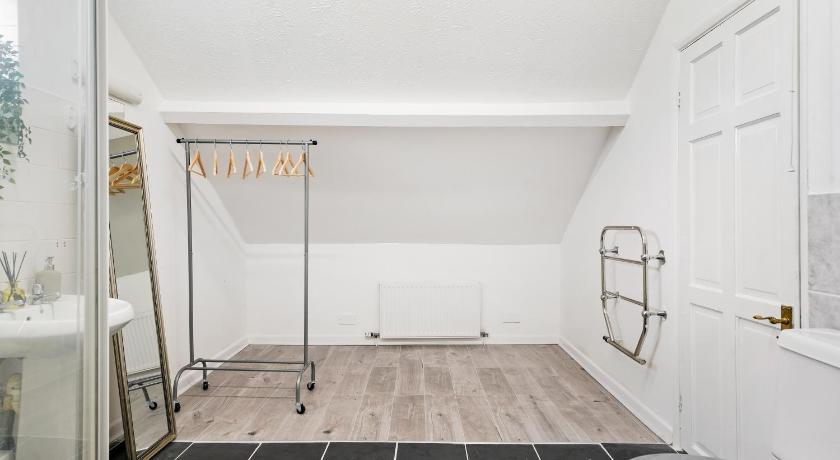 The Bayford Hub - Classy Spacious Studio Flat photo