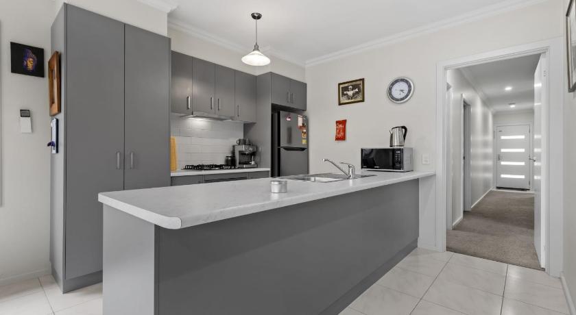 Stylish Modern Townhouse Right In The Heart Of Ballarat photo