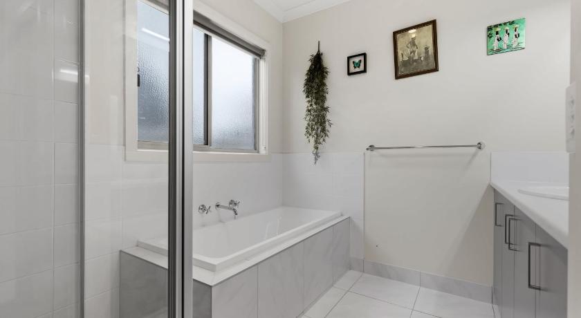 Stylish Modern Townhouse Right In The Heart Of Ballarat photo