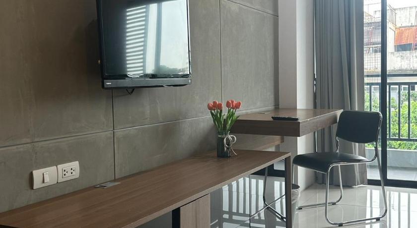 Image of Deluxe King Bed Room 8