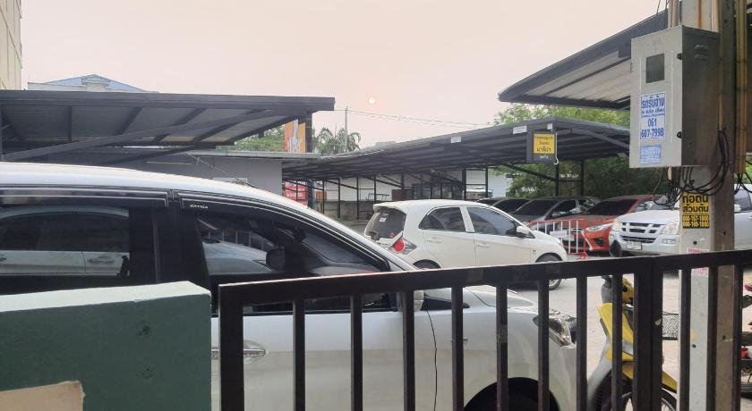 촌부리 Won Sea Breeze Bangsaen 4星级 民宿 大堂