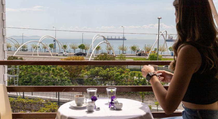 Galley Hotel - image 5