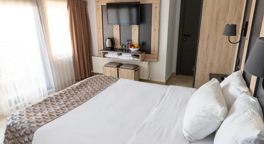 Image of Attic Double Room with Sea View and Balcony 3