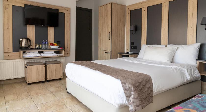 Image of Attic Double Room with Sea View and Balcony 0