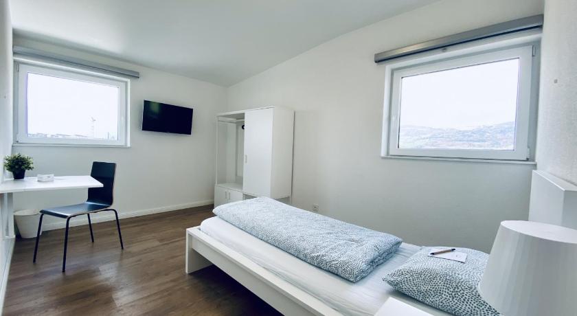 Monteurzimmer ZIMMERzuVERMIETEN in Deitingen Industriestrasse — Hotel in Deitingen