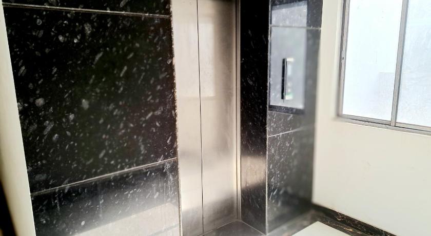 Entire Apartment -Pradhan Nagar Middle of the city photo