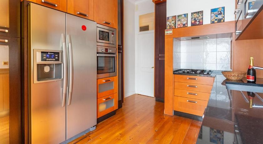 Bright 2 bedroom Apt 100m from Av. Liberdade photo