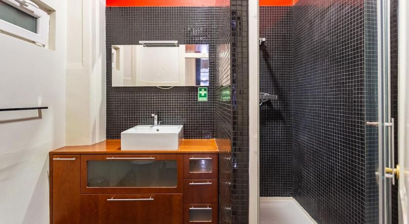 Bright 2 bedroom Apt 100m from Av. Liberdade photo