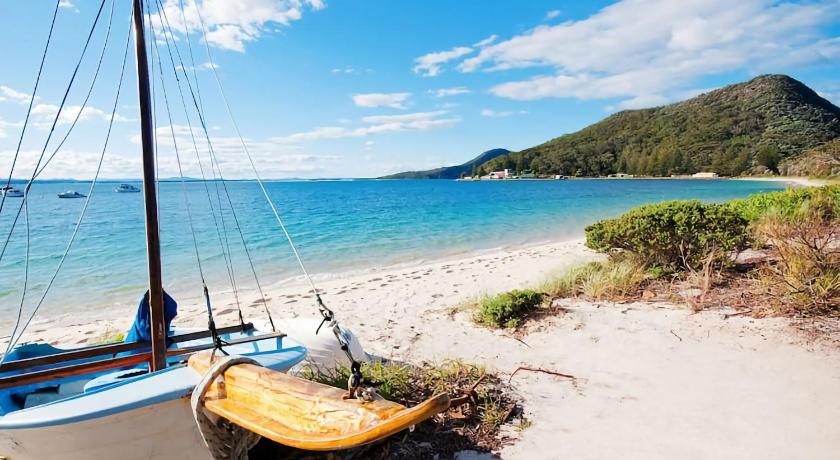 Beachside Shoal Bay Unit 4 photo