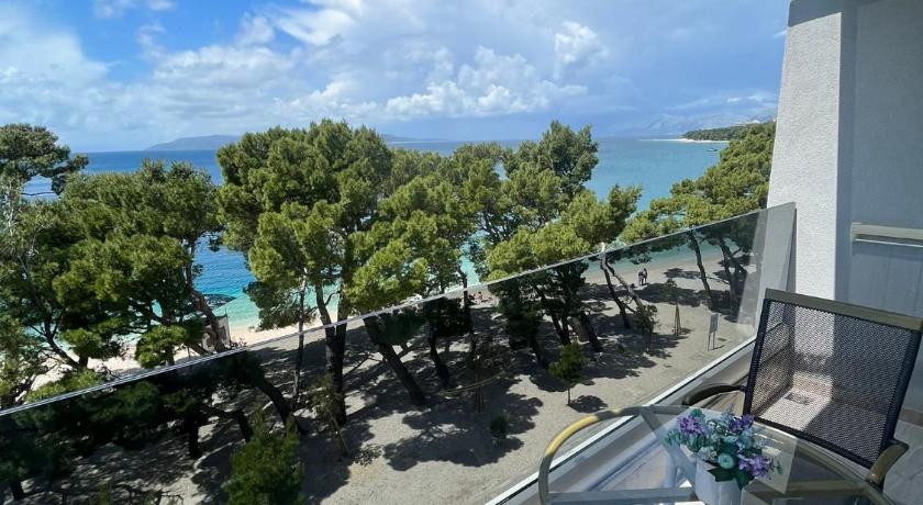 Luxury private apartment in hotel — Hotel in Makarska