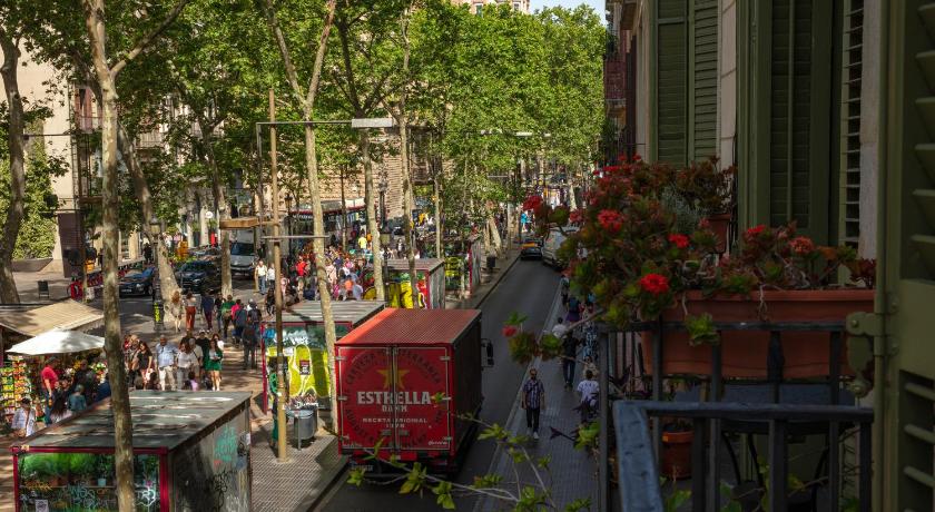 Hostal Boqueria photo