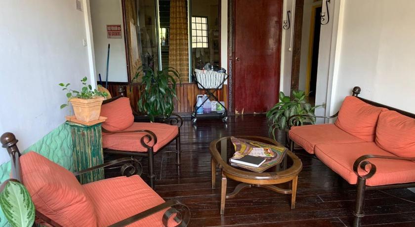Image of Family Room with Shared Bathroom 2