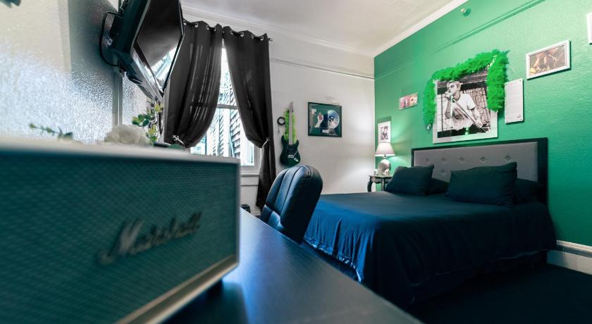 Imagen de Habitación Green Day con baño compartido (Green Day Room with Shared Bathroom) 0