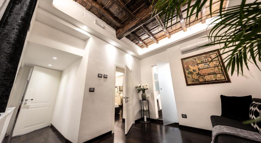 罗马 Barcaccia Luxury Suites 4星级 酒店 泳池