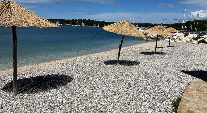 Apartments By The Sea — Hotel in Pula