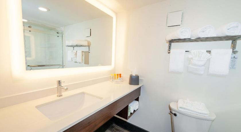 Image of 2 Queen Beds Standard Oceanfront High Floor 12