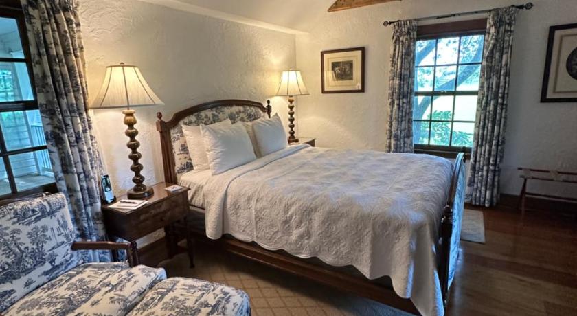 Middleburg Goodstone Inn & Restaurant 4-Star Accommodation pool