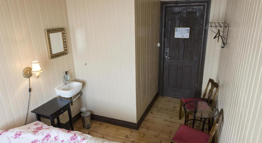 Einarshusid Guesthouse photo