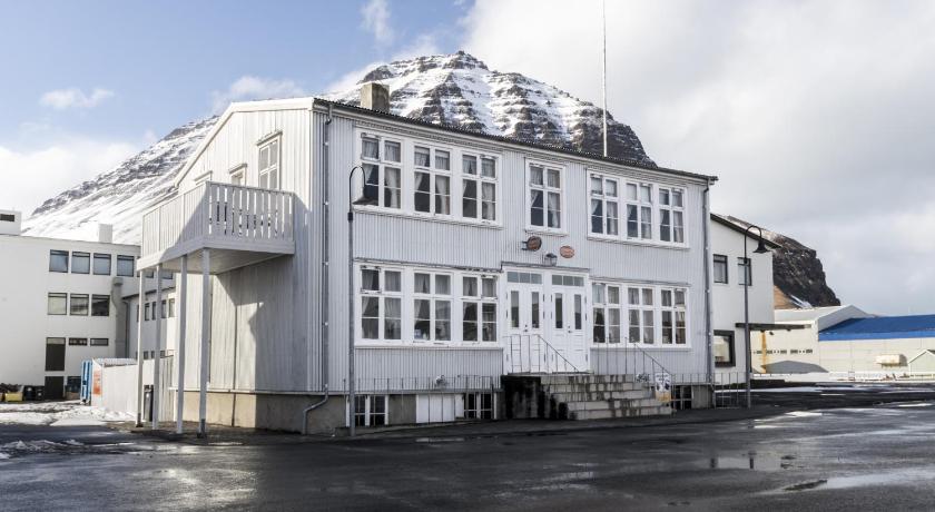 Einarshusid Guesthouse photo