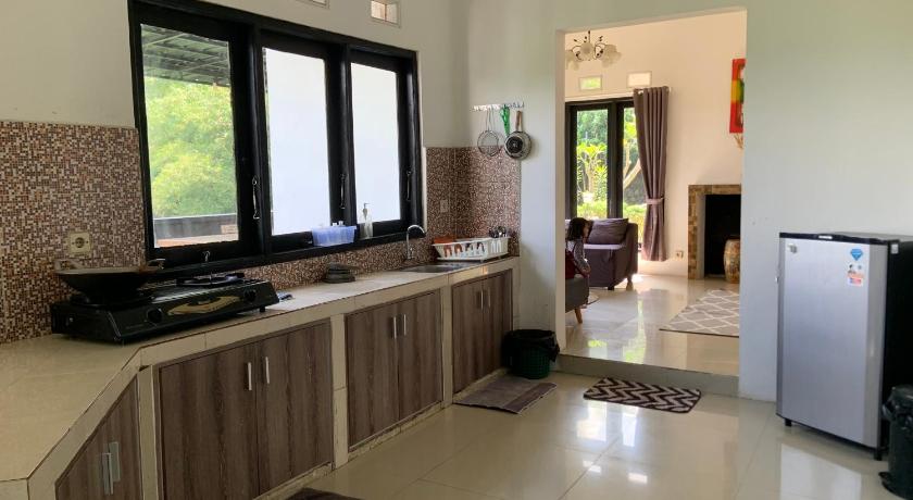 Villa Kay Kay Mountain Puncak photo