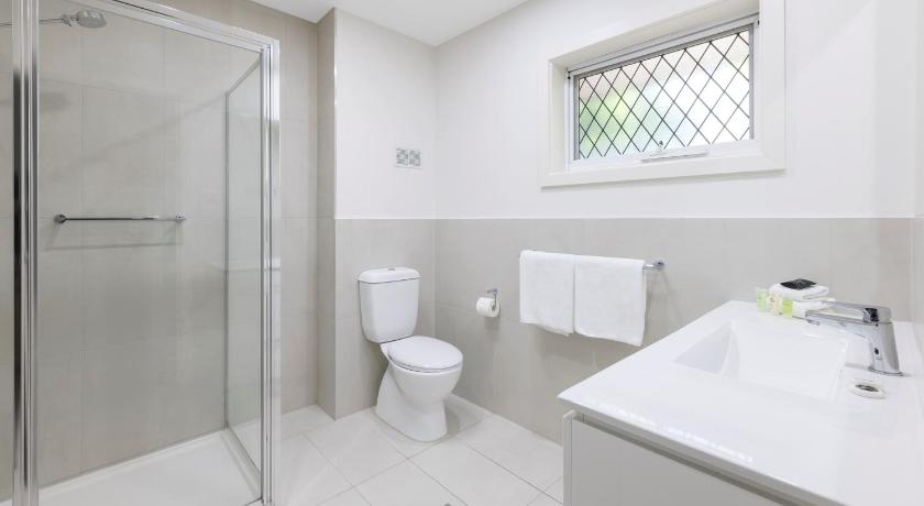 Elizabethan Lodge photo