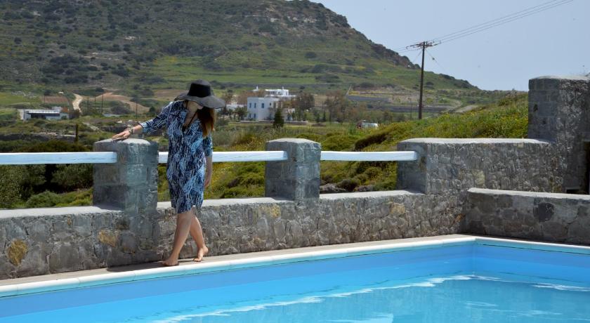 Hotel Glaronissia Rooms &amp; Suites — Hotel in Milos Island