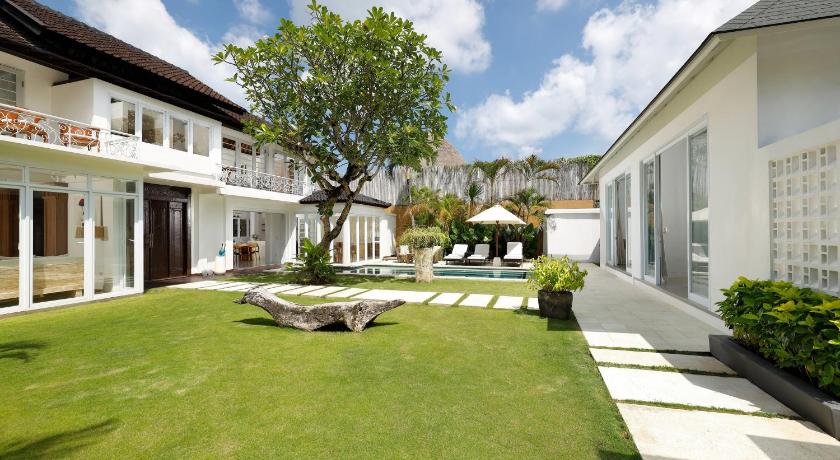 Villa Swarna Seminyak by Nakula - image 5