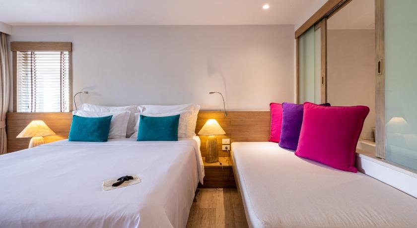 Image of Deluxe Studio King 3