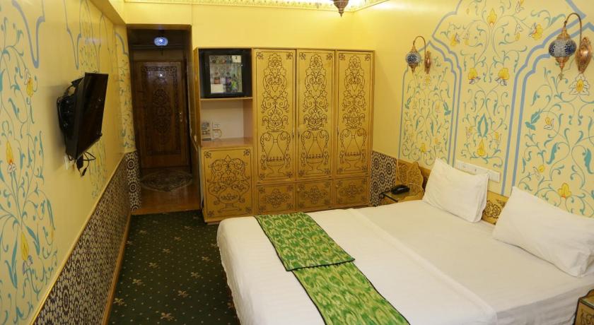 Image of Large Twin Room 1