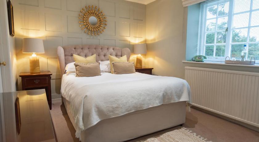 Burleigh Court Hotel photo