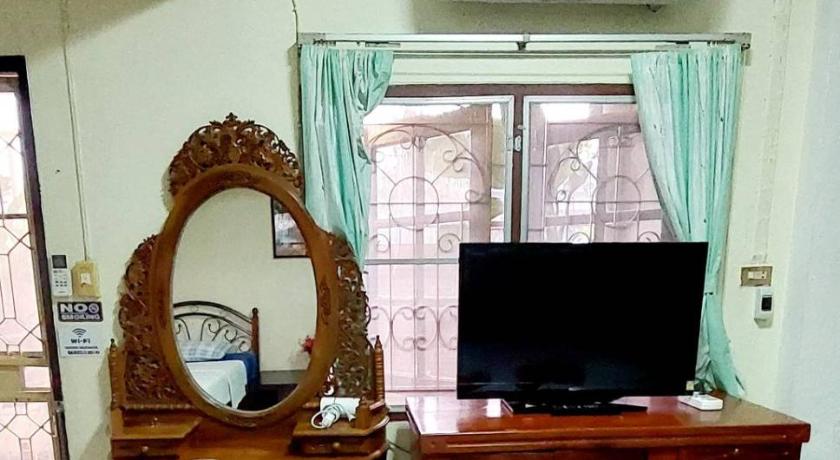 Image of Triple Room with Private Bathroom 4
