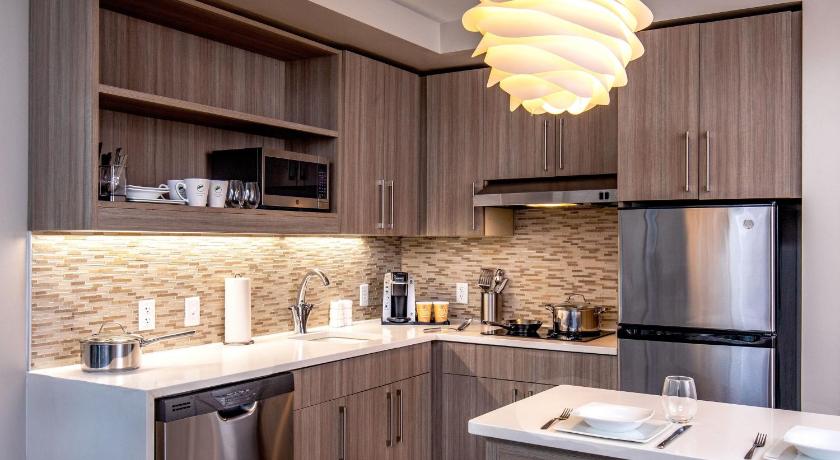 Element Hampton Peninsula Town Center photo