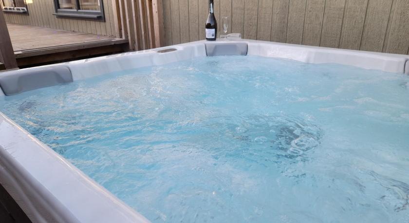 Silverwood Luxury Lodges &amp; Bistro Barn — Hotel in Perth
