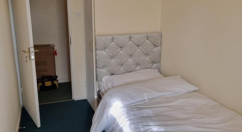 6 Greville Court photo