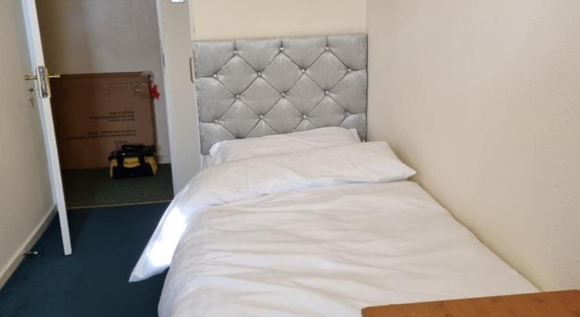 6 Greville Court photo