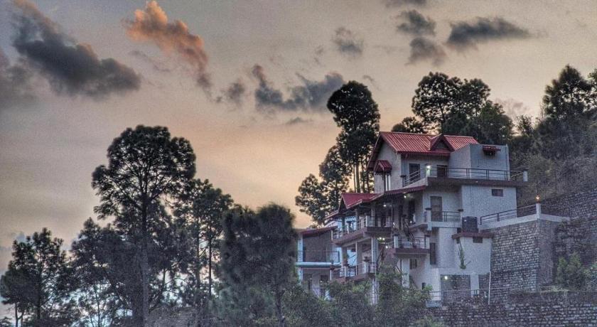 5BHK The Stone Pine, kasauli photo