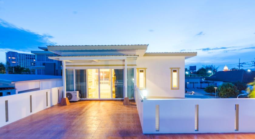Image of Four-Bedroom Vacation Home 11