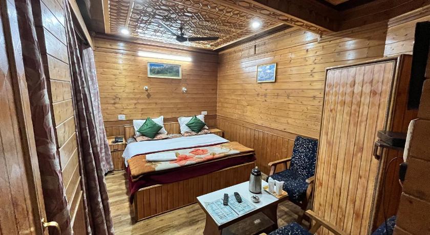 Sun n Shade Guest House - image 15