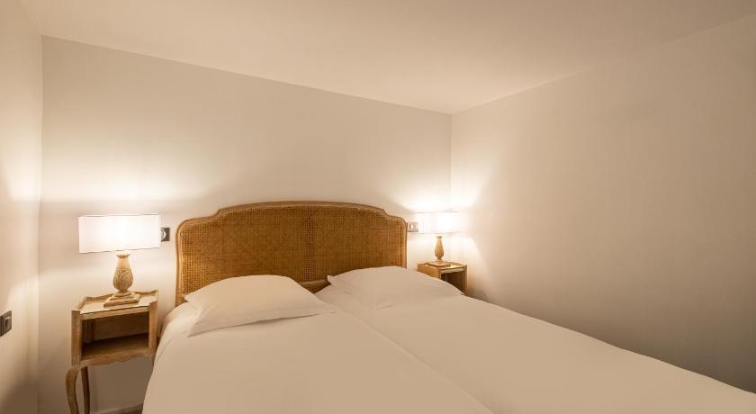Image of Deluxe Triple Room 8