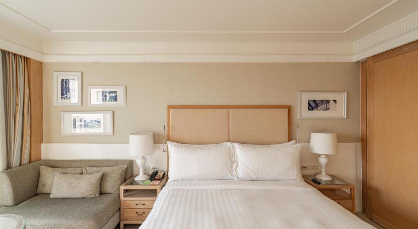 Image of Deluxe King Room 7