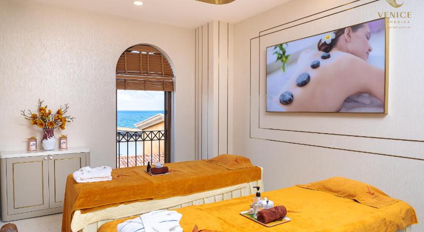 Roma Hotel Phu Quoc - Free Airport Shuttle & Spa Inclusive - image 27