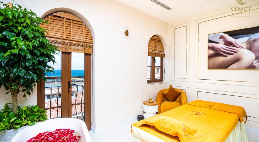 Roma Hotel Phu Quoc - Free Airport Shuttle & Spa Inclusive - image 38