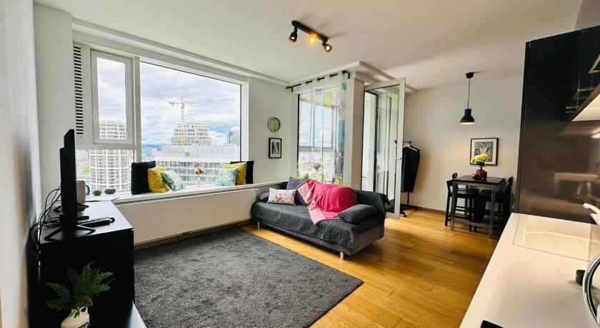 Apartments in Panorama City on 25th floor - amazing view close to Old town — Hotel in Bratislava