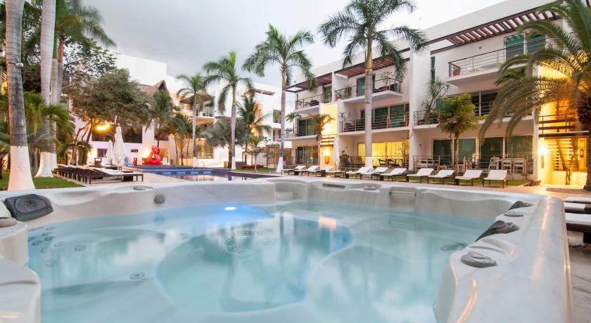 Luxurious & Central Condo In Playa Steps From The Beach photo