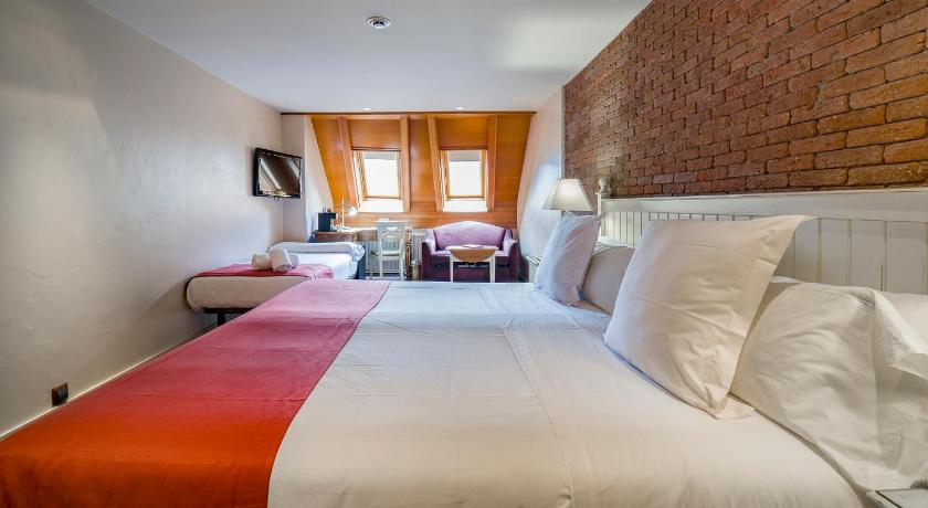 Image of Superior Triple Room 0